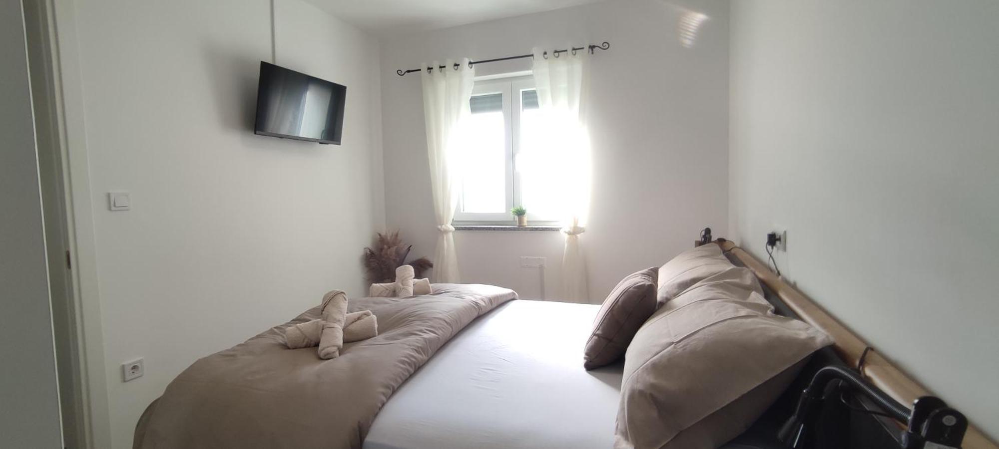 Sunny Oasis Apartment - High Ground Floor With Sunny Terrace & Private Garden!! ميدولين المظهر الخارجي الصورة