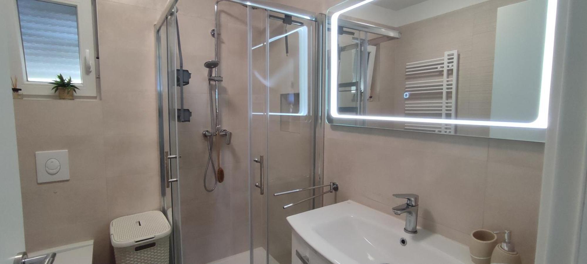 Sunny Oasis Apartment - High Ground Floor With Sunny Terrace & Private Garden!! ميدولين المظهر الخارجي الصورة