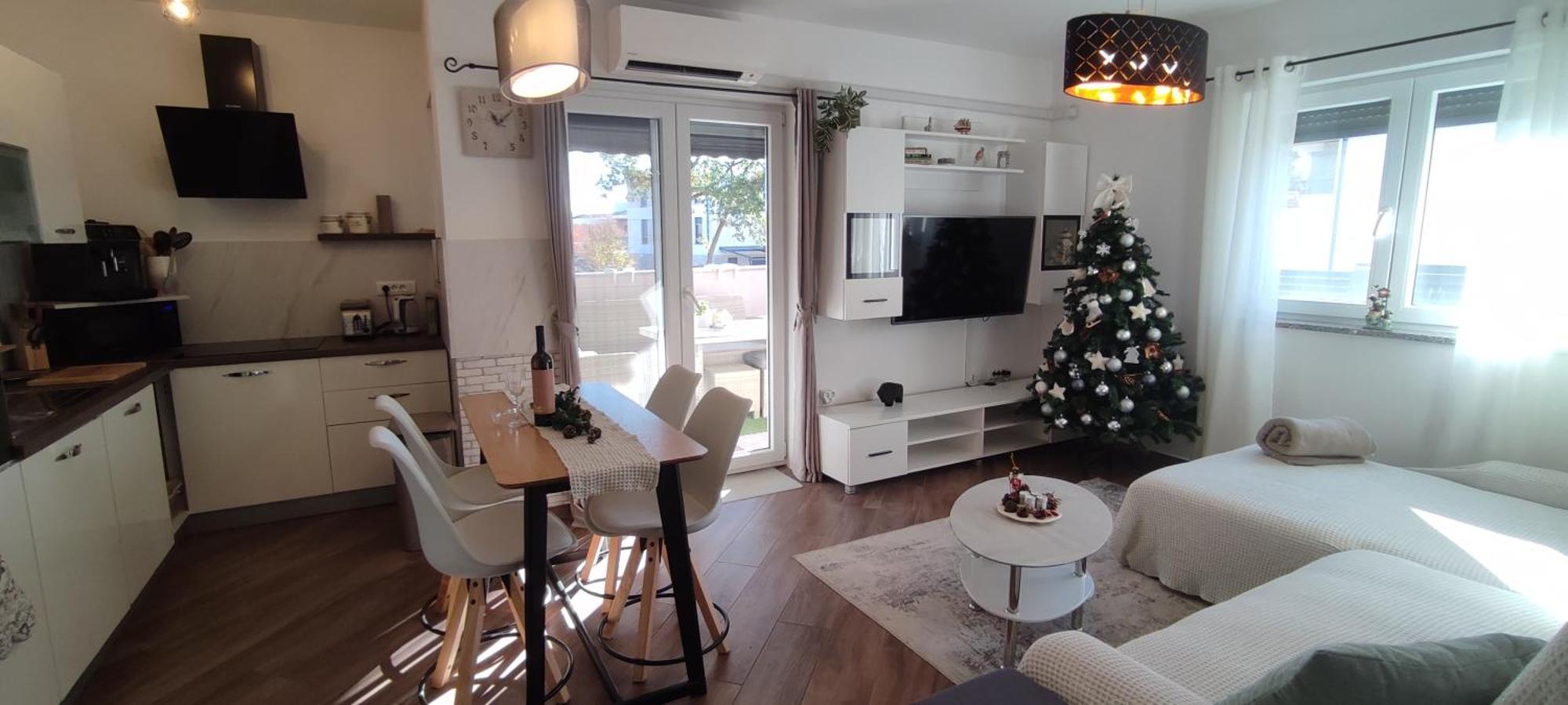 Sunny Oasis Apartment - High Ground Floor With Sunny Terrace & Private Garden!! ميدولين المظهر الخارجي الصورة